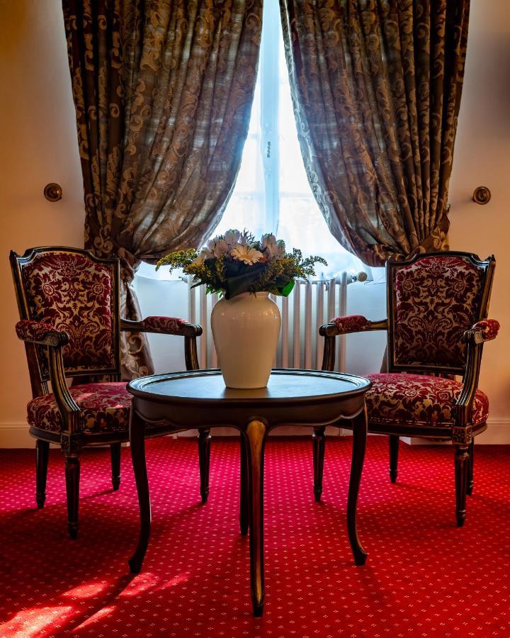 Hotel Restaurant Le Centenaire Les Eyzies Zewnętrze zdjęcie