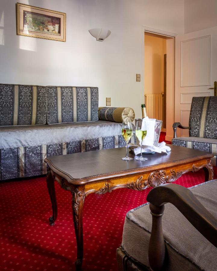 Hotel Restaurant Le Centenaire Les Eyzies Zewnętrze zdjęcie