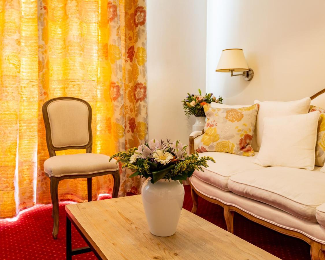 Hotel Restaurant Le Centenaire Les Eyzies Zewnętrze zdjęcie